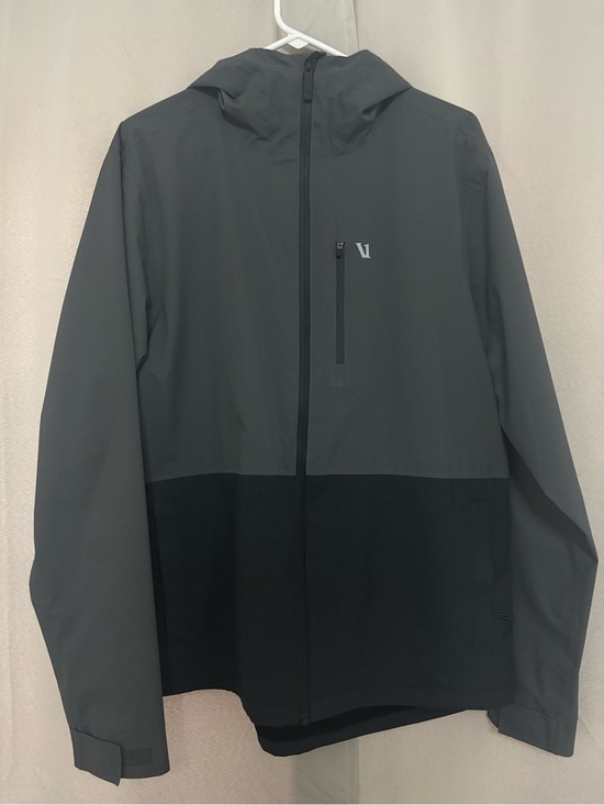 Vuori Other - Vuori Oahu Rain Jacket. Two-Tone Hooded Rain Jacket in Dark Gray and Black